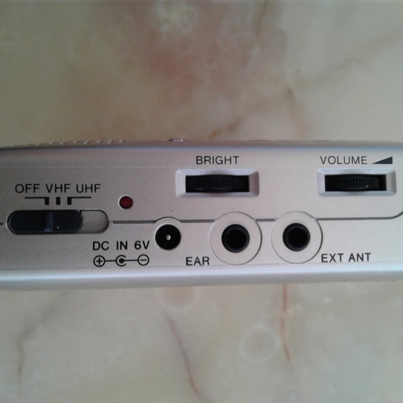 TV Portable by Casio TFT EV-600 battery Powered Vtg  Pocket Television Japan - Picture 4 of 5